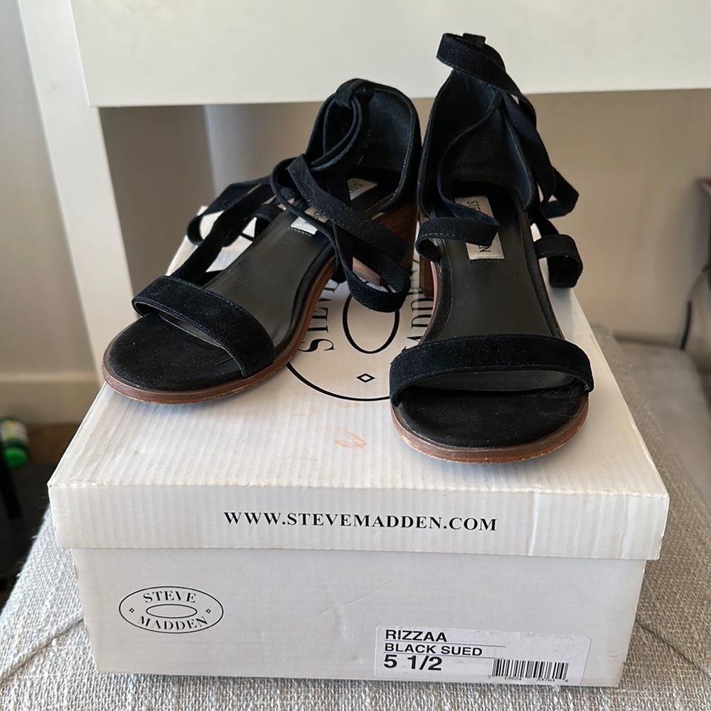 Black Steve Madden sandals 😍